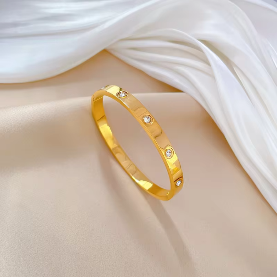 Ensemble de Luxe Scottie : Montre Femme et 2 Bracelets en Acier Inoxydable Plaqué Or 18K